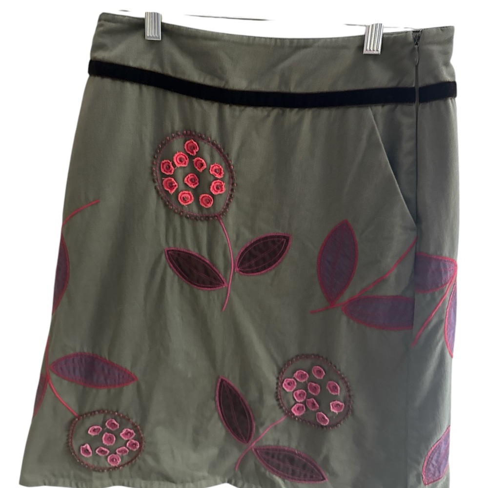 Boden Olive Green Cotton Lined A-Line Skirt Size 8 Pink Flower‎ Appliqué Beading